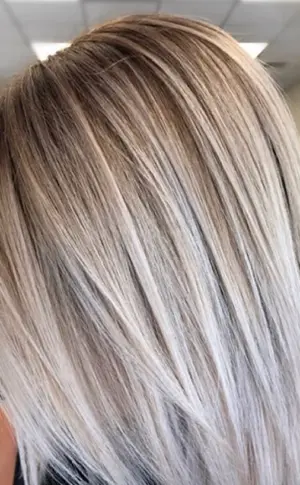 Langer Bob aschblond balayage