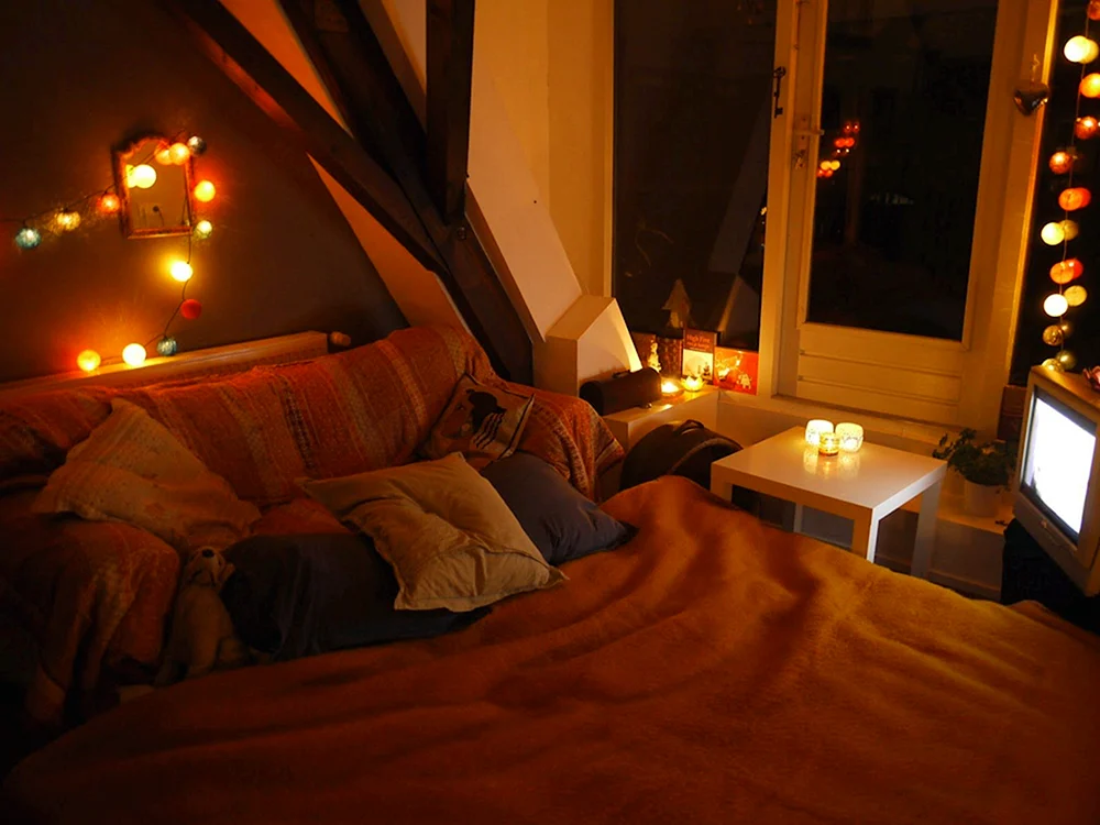 Bett in der Nähe des Fensters