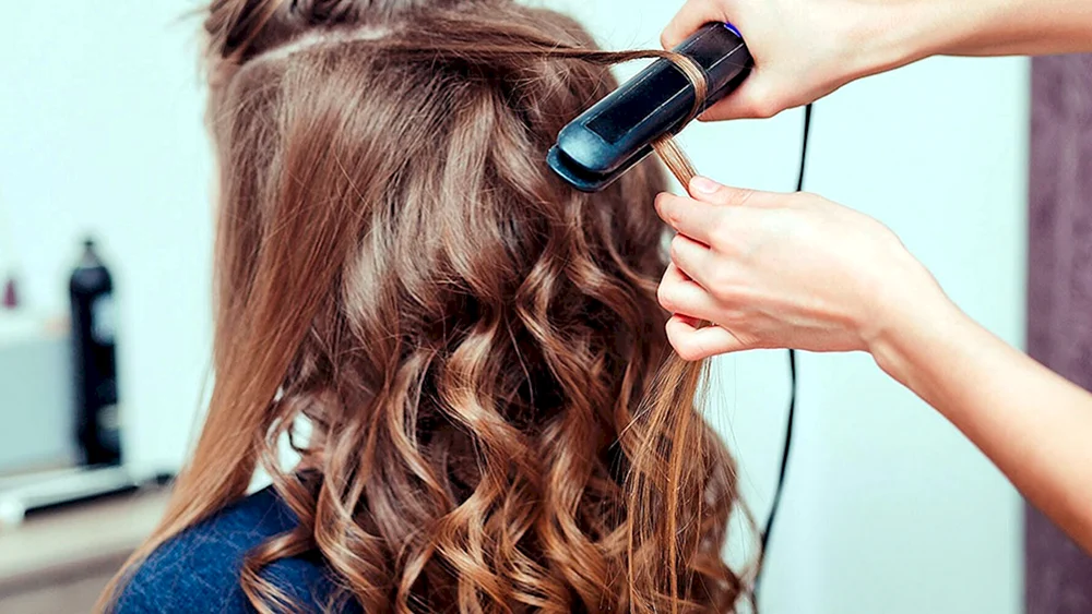 Locken mit Glätteisen