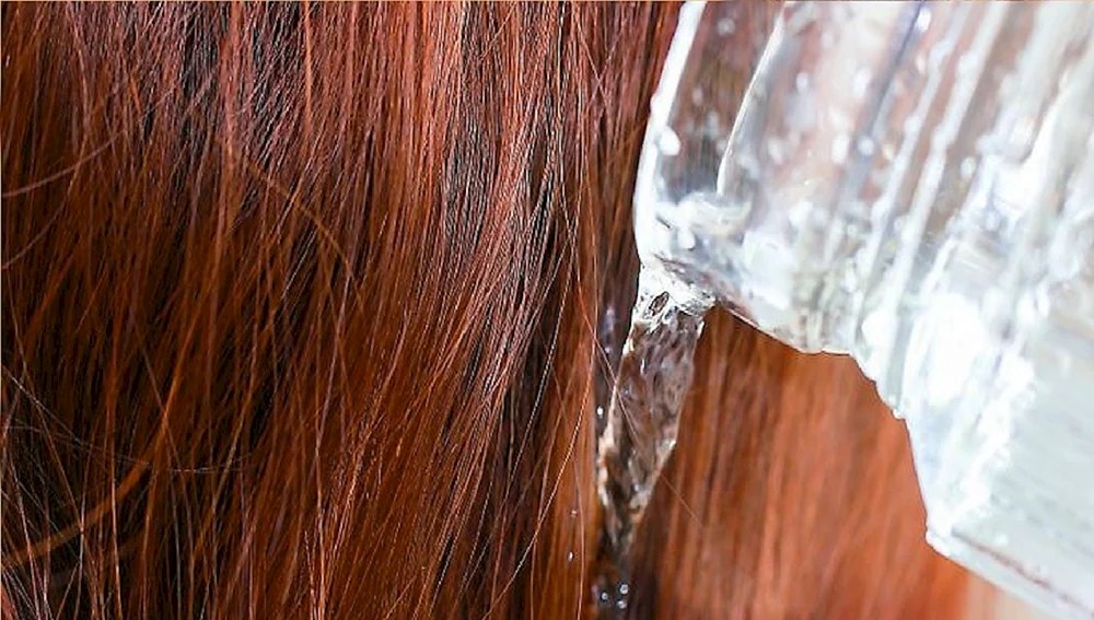 Farbe der Zwiebelschalenabkochung