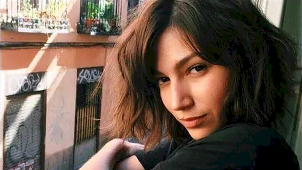 Ursula Corbero Papierhaus