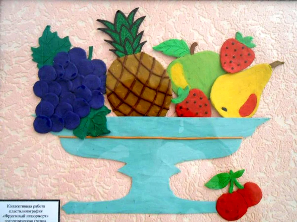 Fruchtvase mit Früchten aus Knete