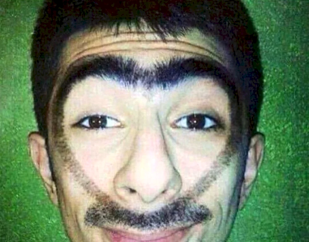Vazgen. Monobraue