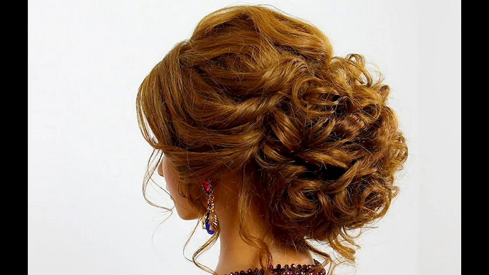 Duttfrisuren für mittleres Haar. mittleres Haar