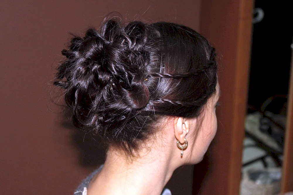Abendfrisuren für kurzes Haar