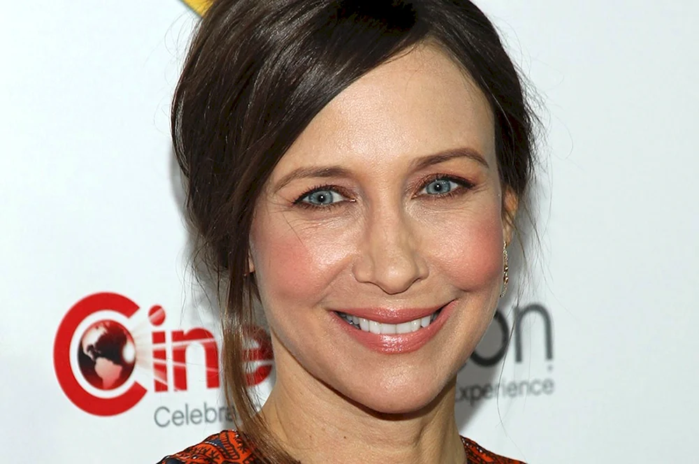 Vera Farmiga als junge Vera Farmiga