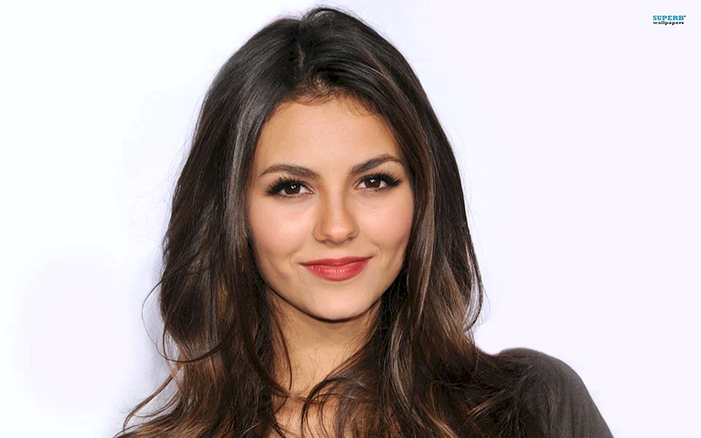 HD Victoria Justice