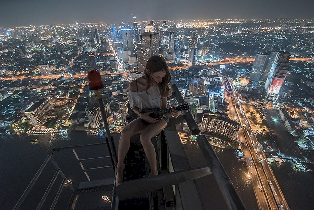 Vicky Odintsova Dubai Hochhaus