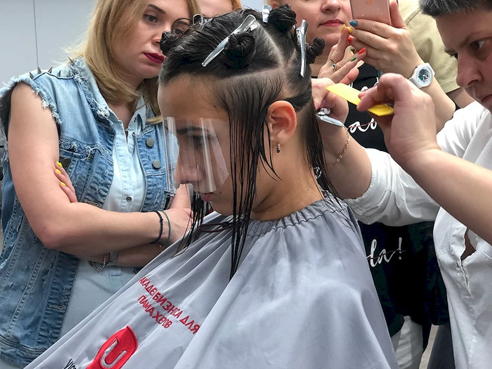 Irina Izborskaya Haarschnitt