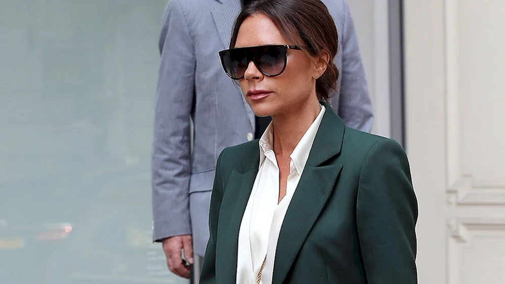 Victoria Beckham Kleidung 2022