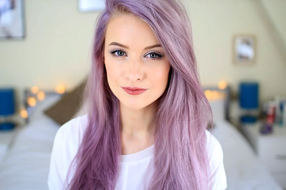 Victoria Bliss mit rosa Haar