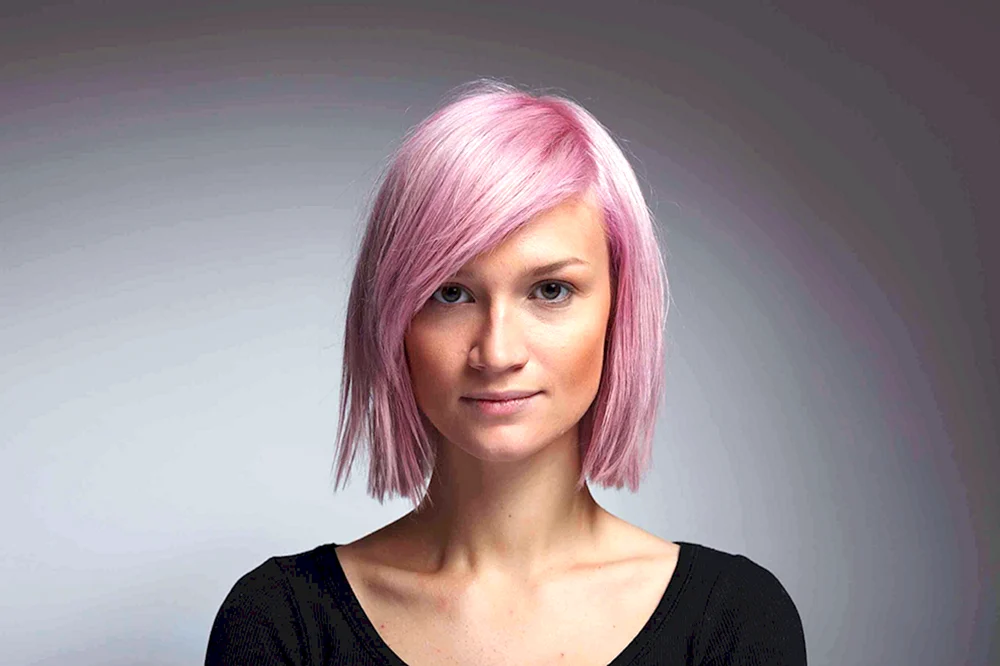 Victoria Bliss mit pinkem Haar