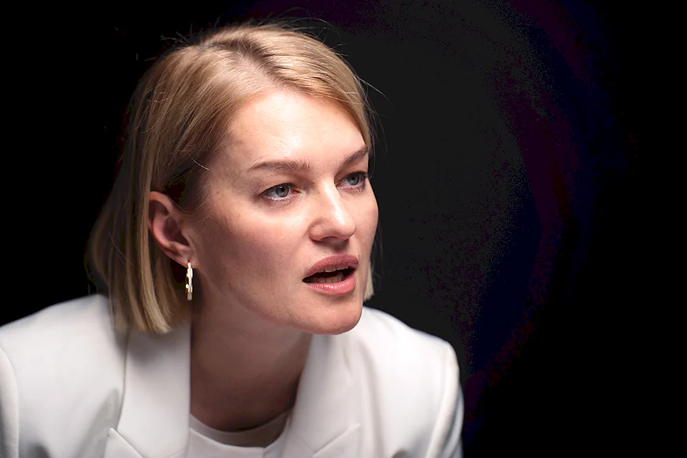 Viktoria Tolstoganova Vermittlerin