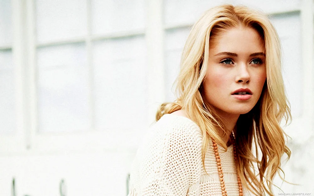 Virginia Gardner Glee