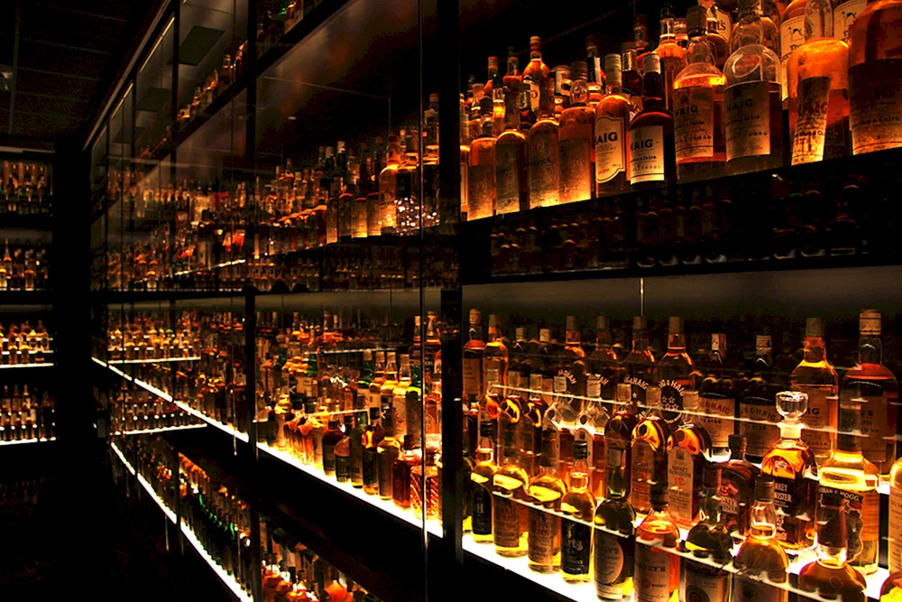 Whiskey Vitrine mit Cognac
