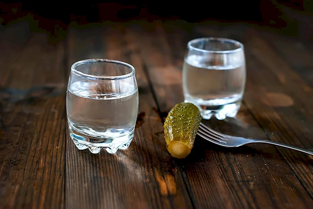Wasser im Schnapsglas