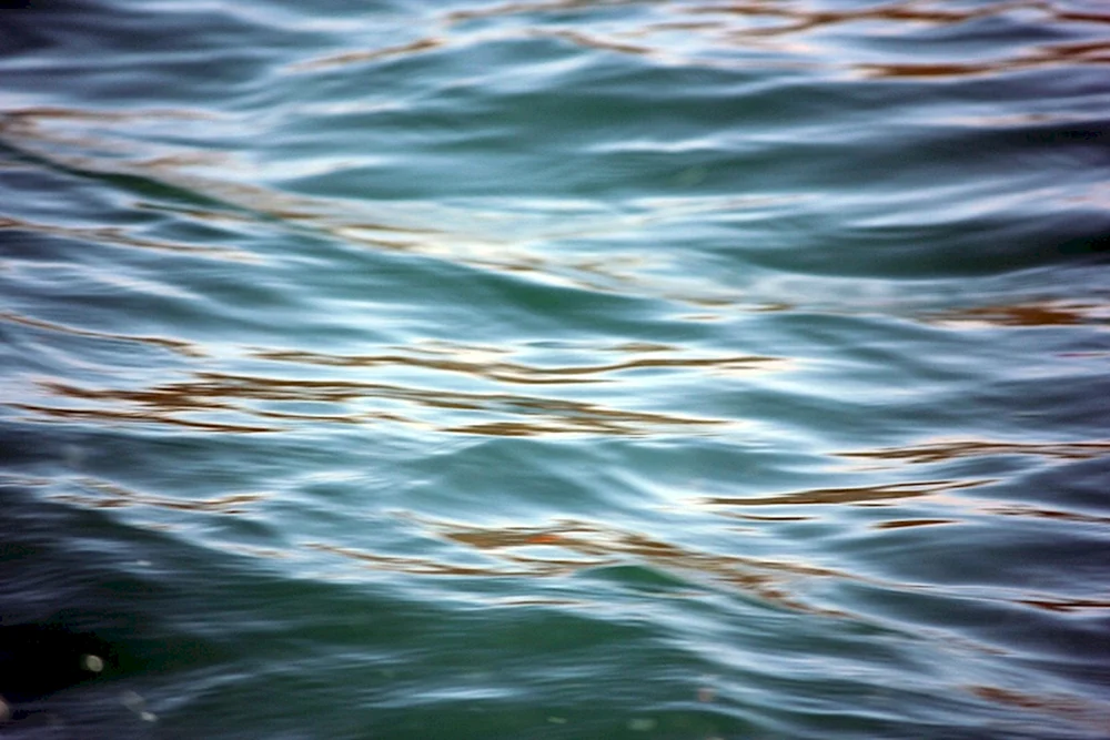 Sonnenblendung auf dem Wasser