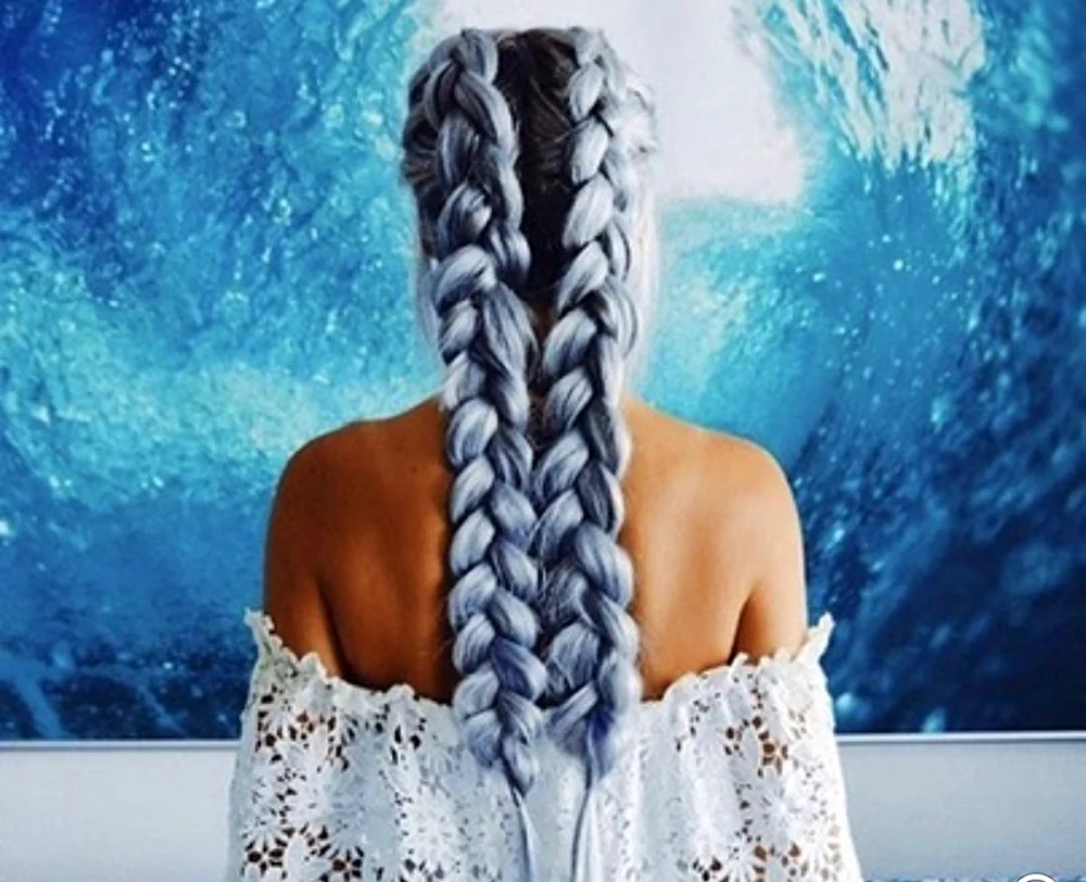 Wasserfallzöpfe mit Locken