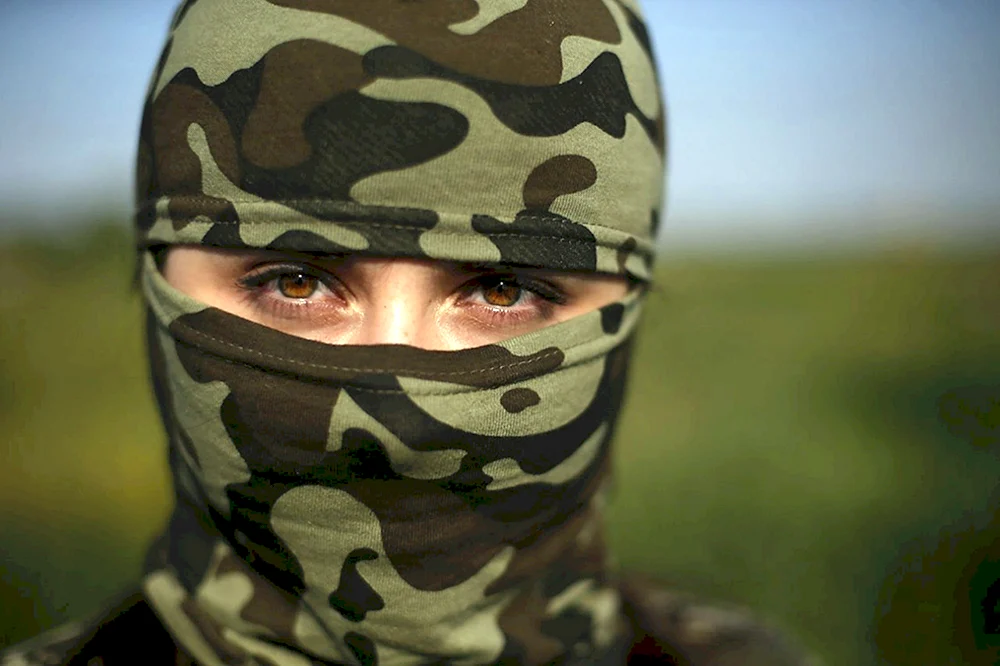 Frau in Balaclava