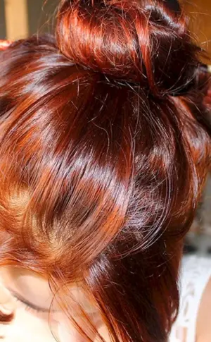 Mit Henna gefärbte Haare