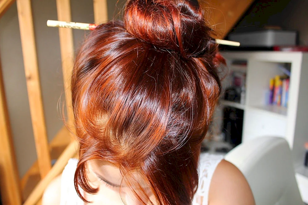 Grasgefärbtes Haar