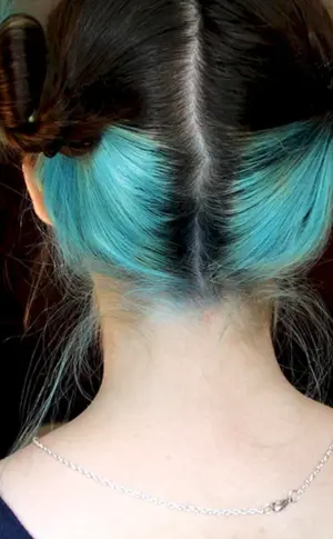 Gefärbtes Haar am Hinterkopf