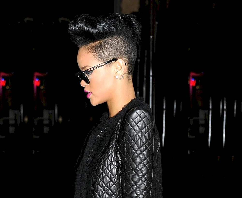 Rihannas rasierte Schläfen