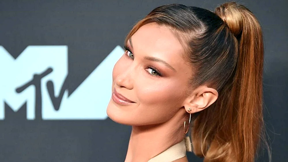 Bella Hadid hoher Pferdeschwanz mit Pony