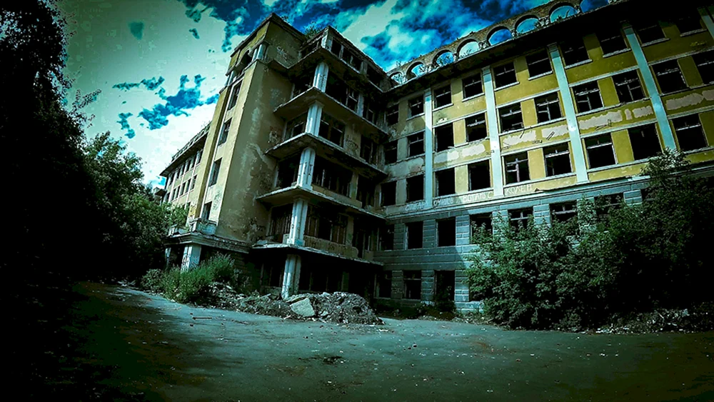 Verlassenes Krankenhaus in Jekaterinburg Grüner Hain