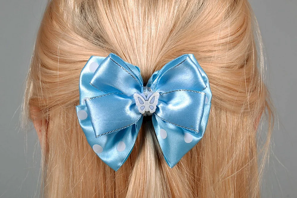 Haar mit Haarband