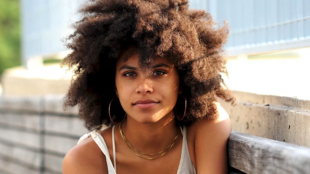 Zazzy Olivia Beetz
