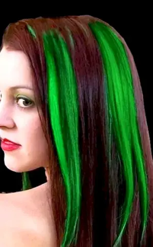 Grüne Haarsträhnen