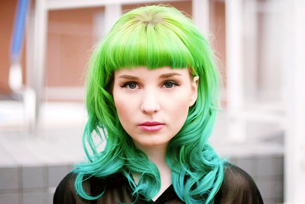 Manic Panic färbt grünes Haar