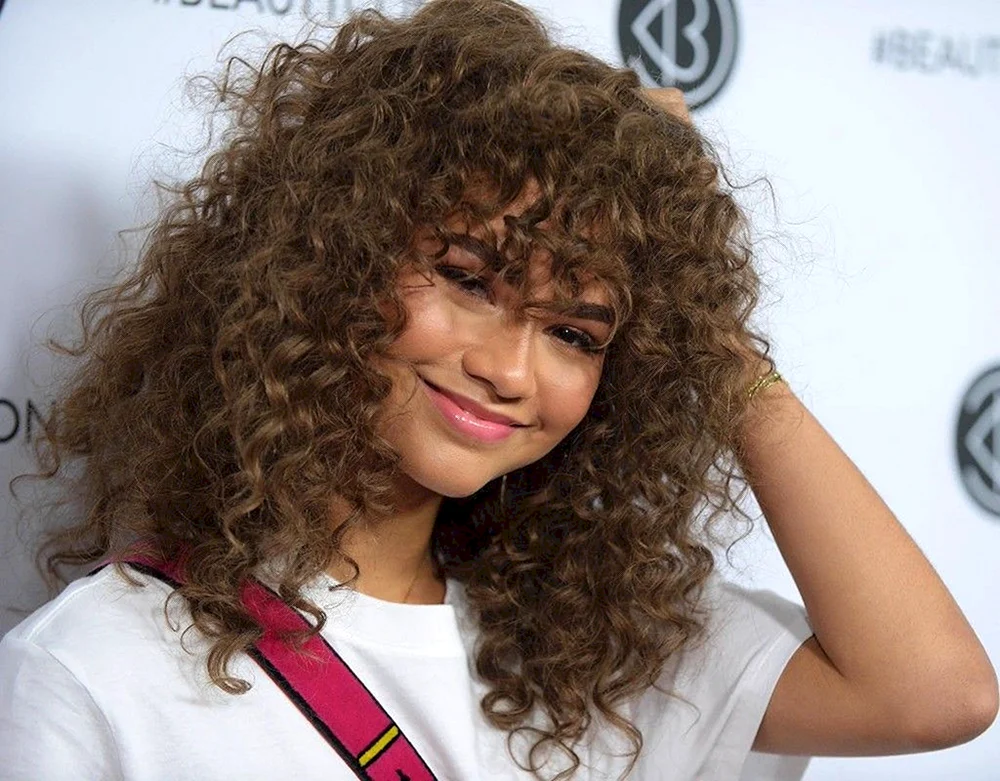Zendaya lockig