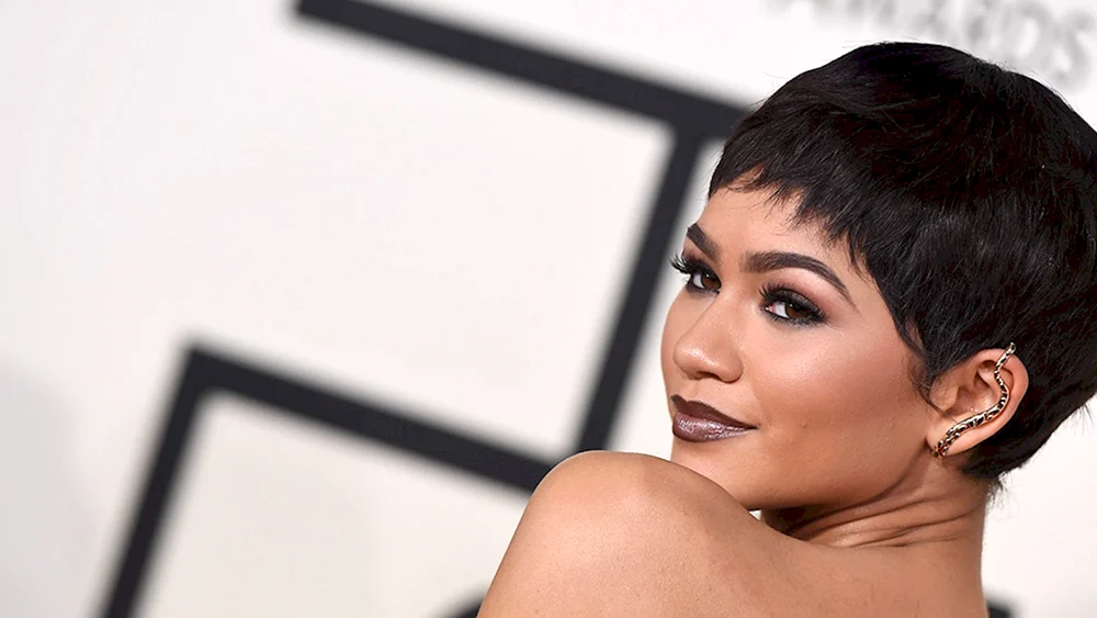 Zendaya mit Kurzhaarschnitt