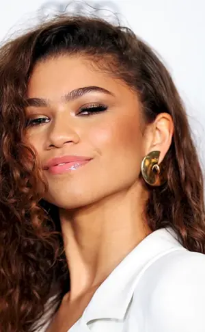 Zendaya mit Zöpfen