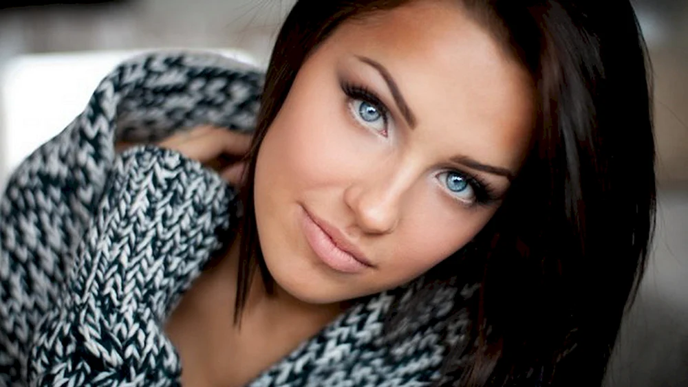 Frau mit blauen Augen
