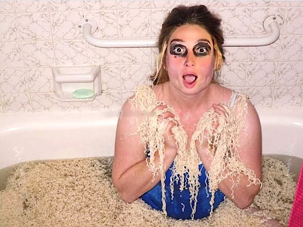 Frau in Badewanne