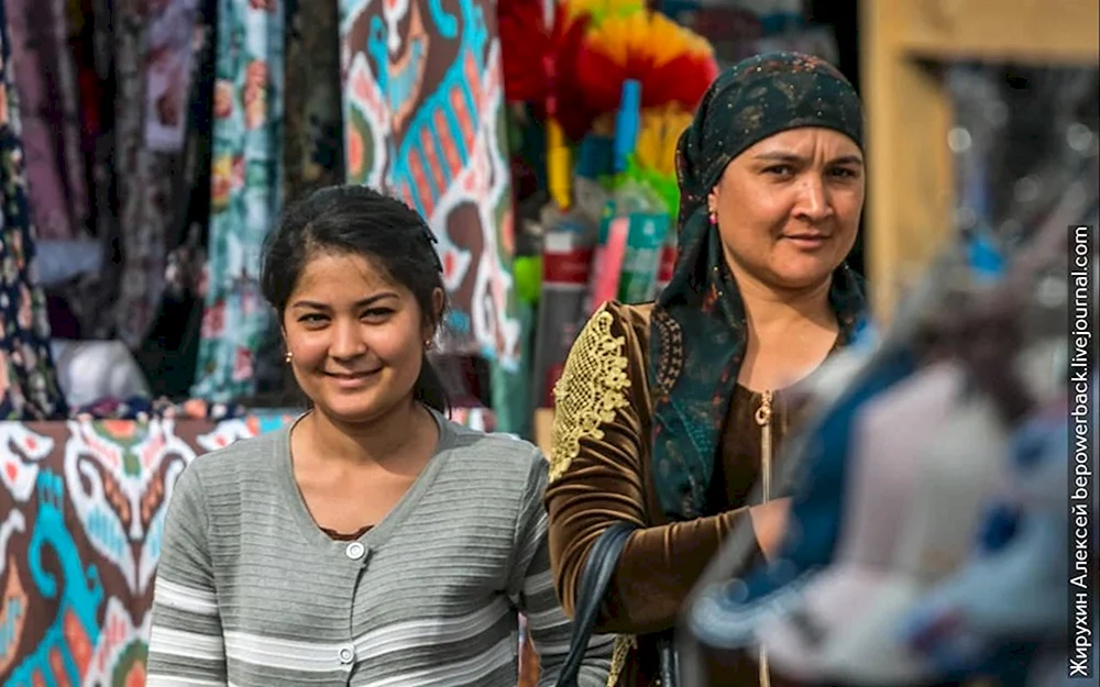 Frauen von Usbekistan
