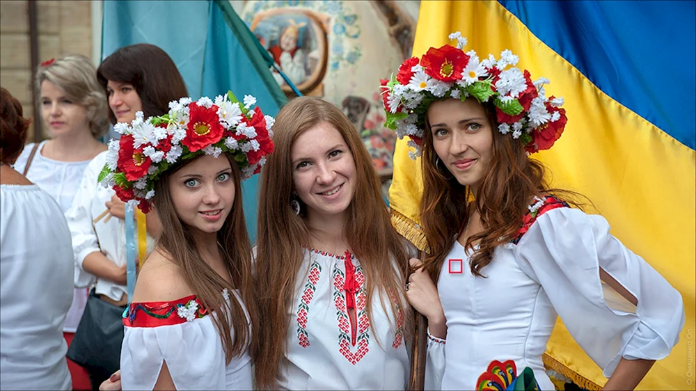 Frauen des Westens in Vyshyvanki