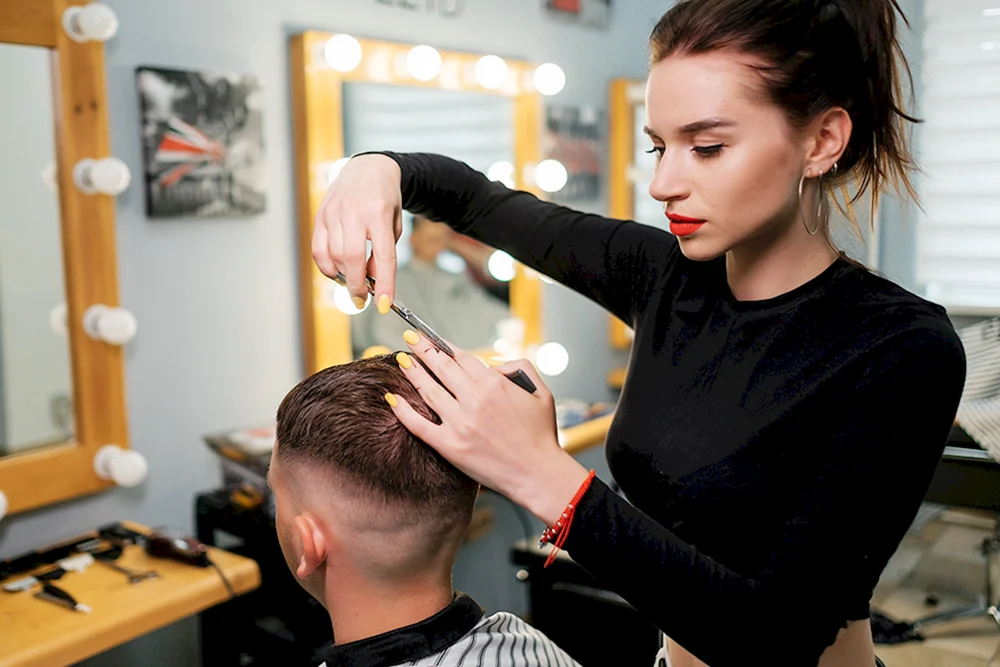 Lange Haare schneiden 2023