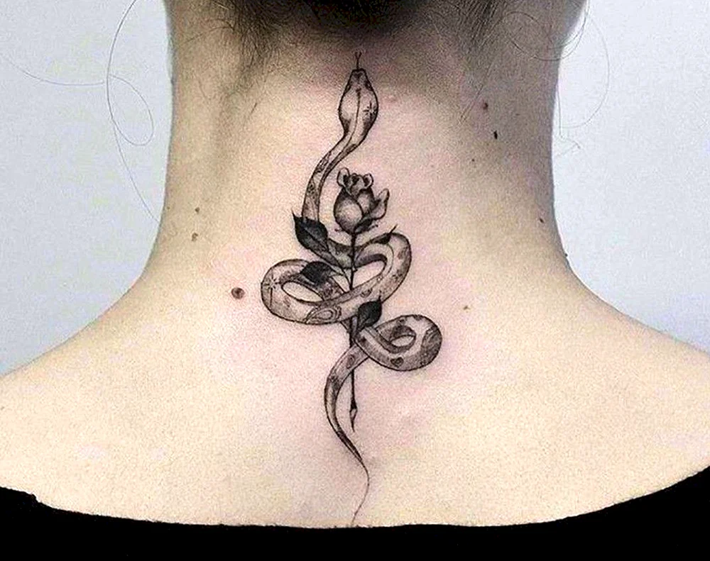 Damen-Hals-Tattoos