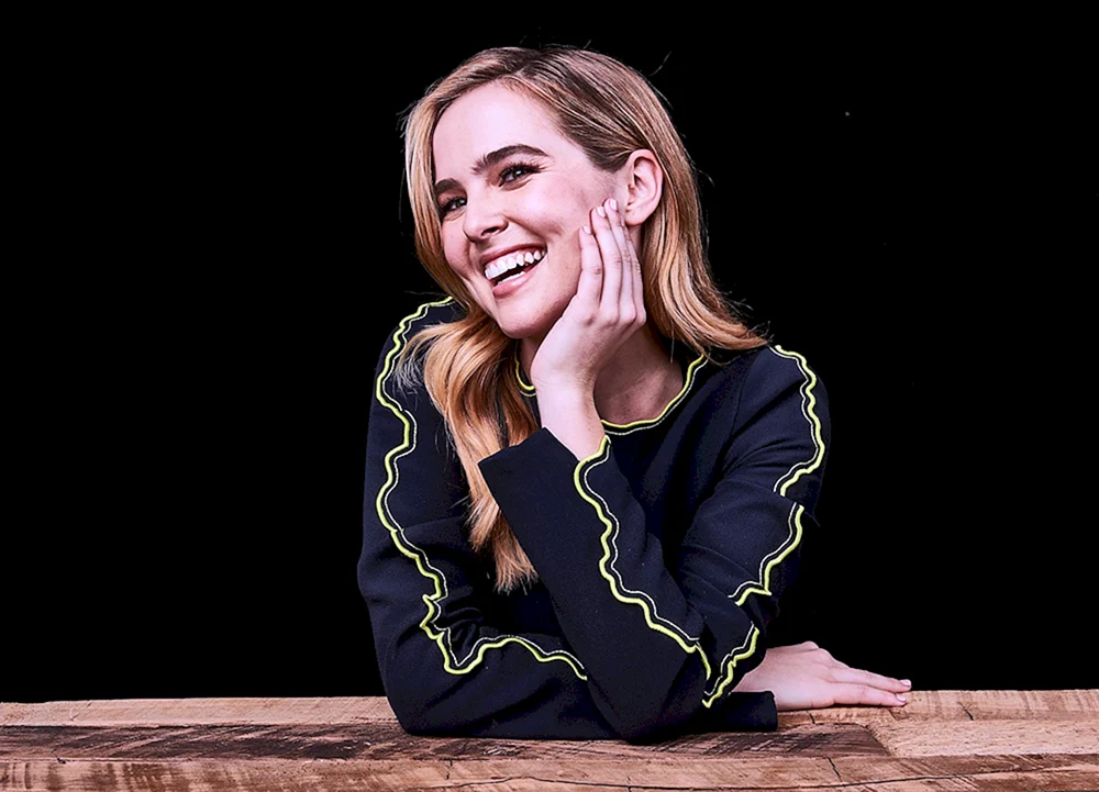Zoey Deutch 2022