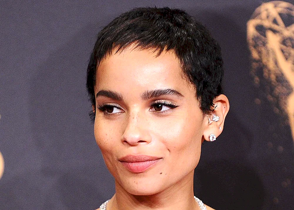 Zoe Kravitz mit Kurzhaarschnitt