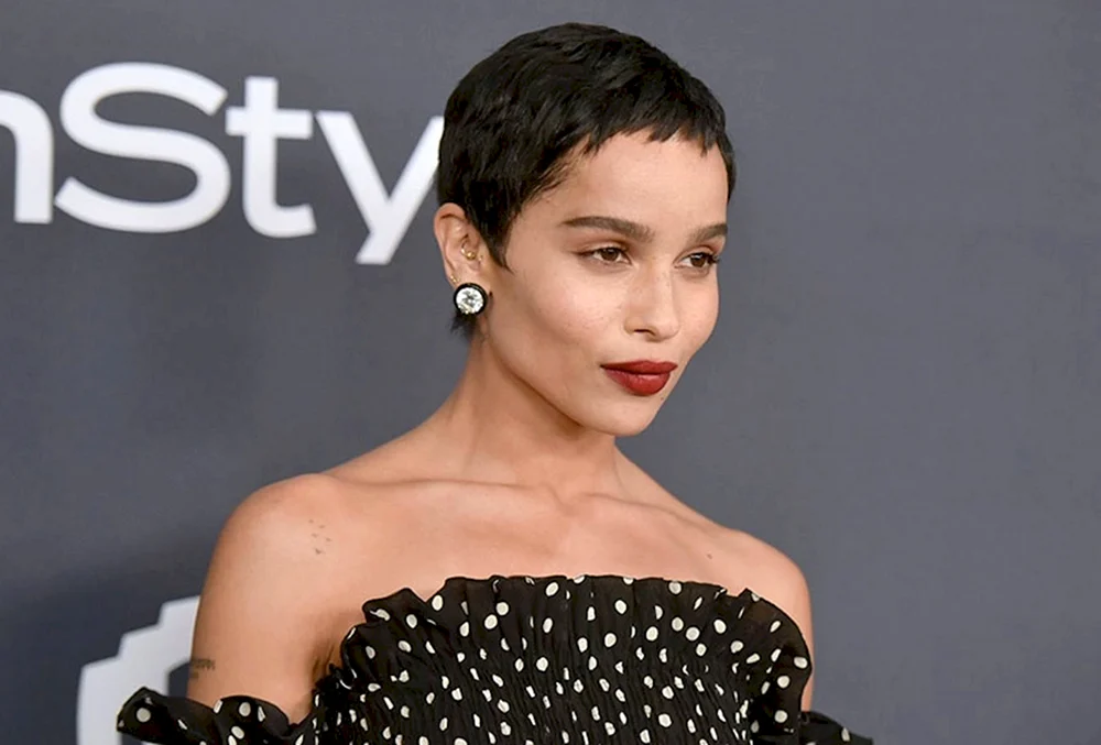 Zoe Kravitz mit kurzem Haar