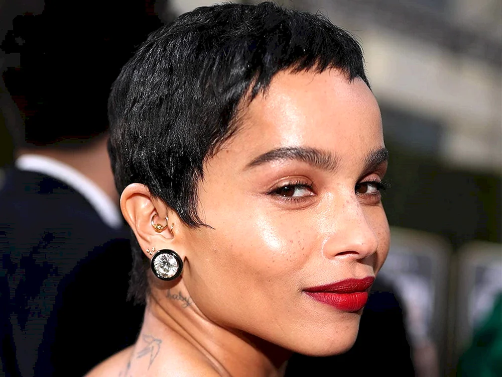 Zoe Kravitz mit Pixie-Schnitt