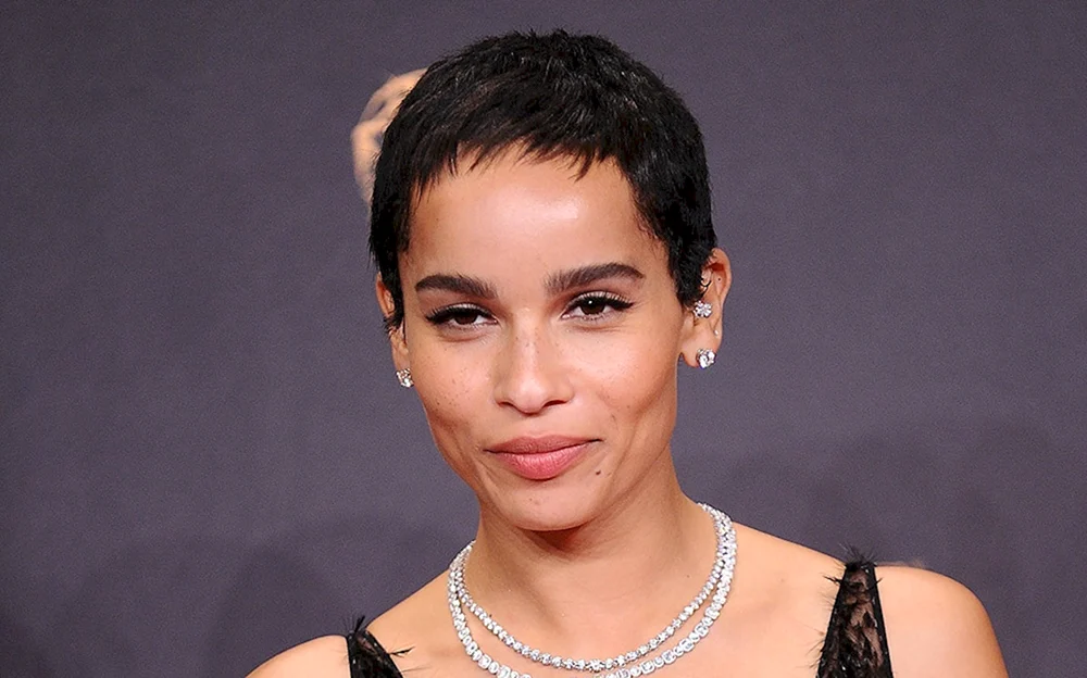Zoe Kravitz mit Kurzhaarschnitt