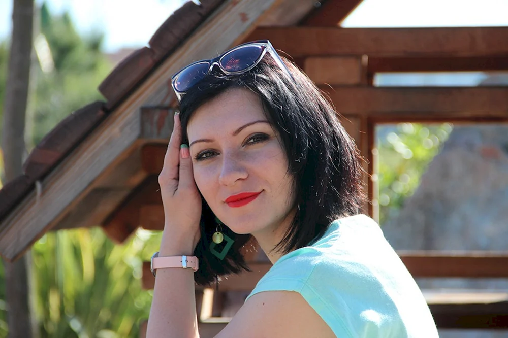 Natalia Nozdrina Resort Roman